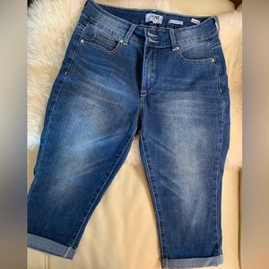 Medium Rise capri Jane Jeans